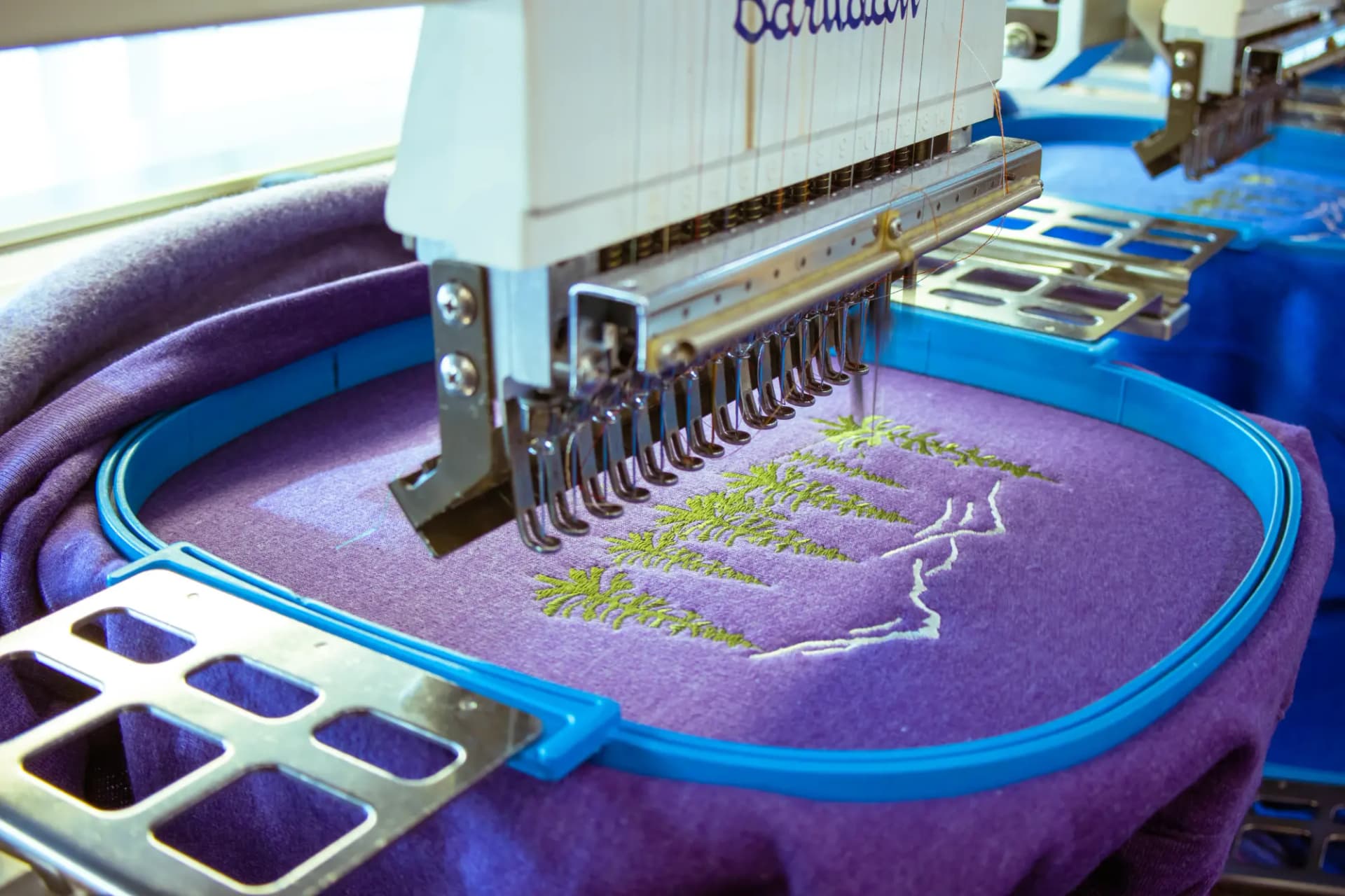 Embroidery head stitching a design